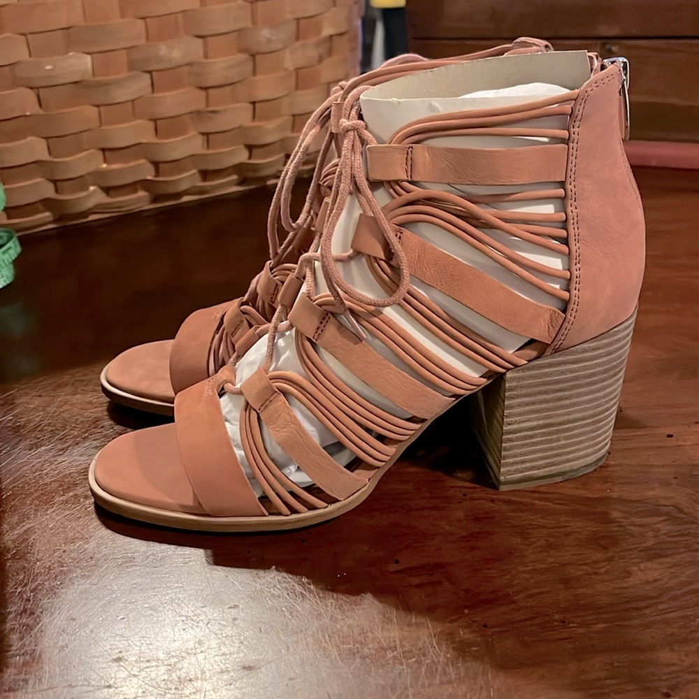 Vince Camuto lace-up, heeled sandal, 9m